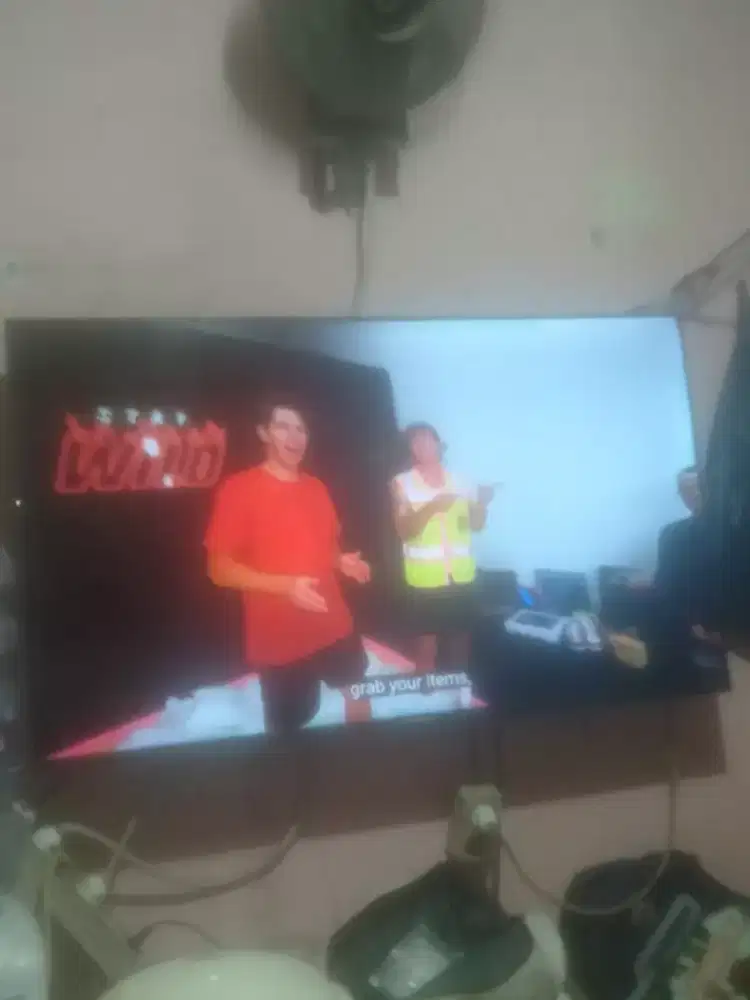 TV LED merk Coocaa 43in 43EUS Plus, pemakaian 8bln