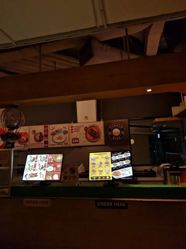 Karyawan Outlet Kantin