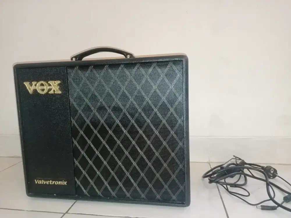 Amplifier Gitar