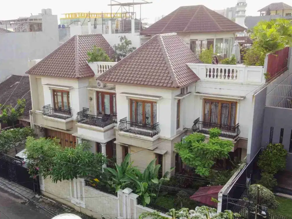 Dijual Rumah 2,5 lt di Slipi Jakarta Barat Dekat UNIVERSITAS JAKARTA LT   432 m2 lb 770 m2 ada 6 kt 9 km ada rooftop, siap huni,semifurniture,nego & survei yuk!!