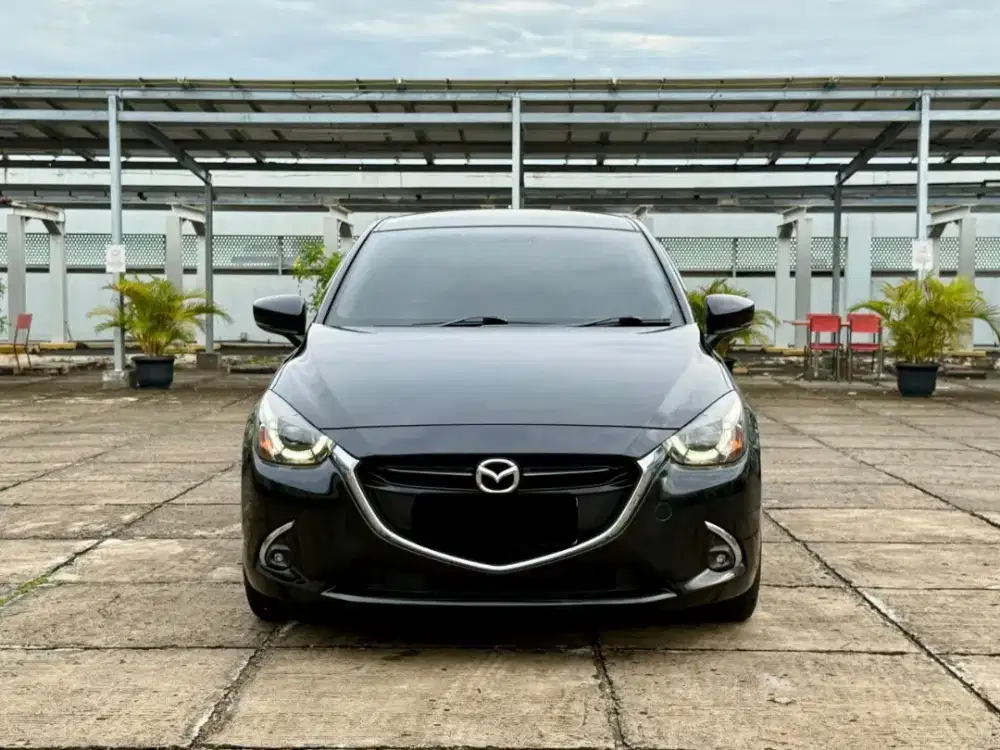 Mazda 2 R 2017 hitam
