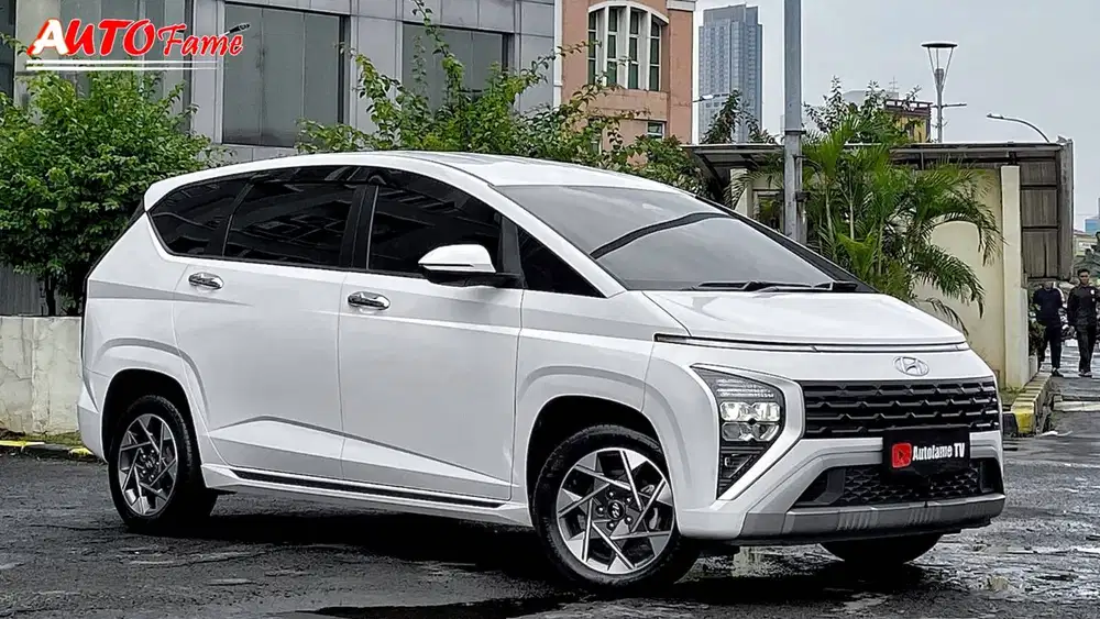 Hyundai Stargazer 1.5 Prime IVT Captain Seats Hyundai SmartSense White