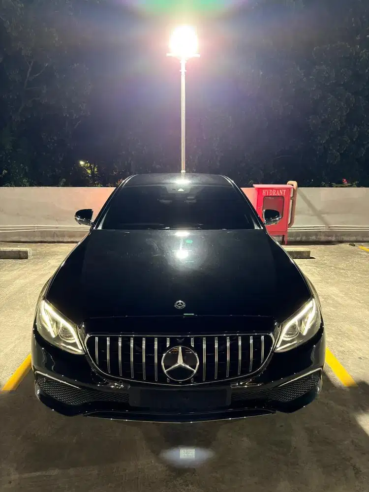 Mercedes Benz E300 Sport Style Low KM Black On Brown