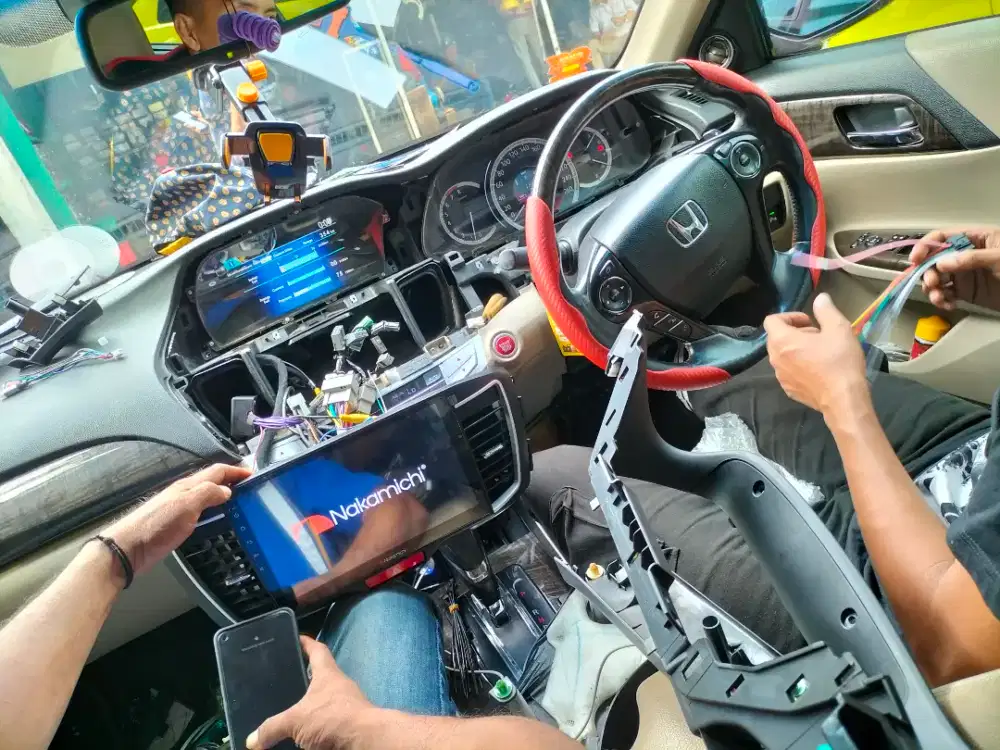 Jasa bongkar pasang audio mobil panggilan