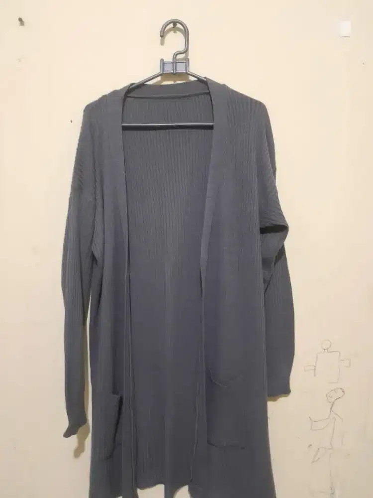 Kardigan Rajut Long-line Abu-abu - Hangat & bergaya