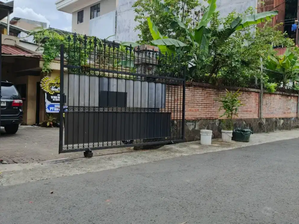 Rumah kost Radio Dalam Kebayoran Baru 861m 3 lantai, investasi bagus-lokasi elite, luas tanah besar dan dapat passive income sekitar 1 M setiap tahun