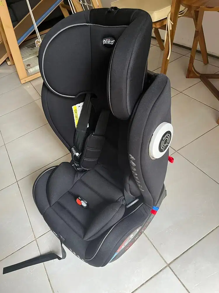 Car seat pliko hitam