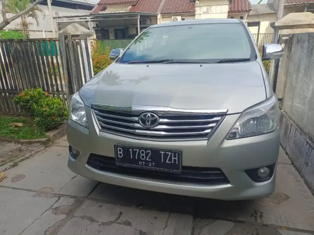 KIJANG INNOVA AT 2,0 BENSIN 2012