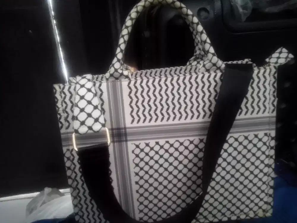 Tas Selempang Serbaguna