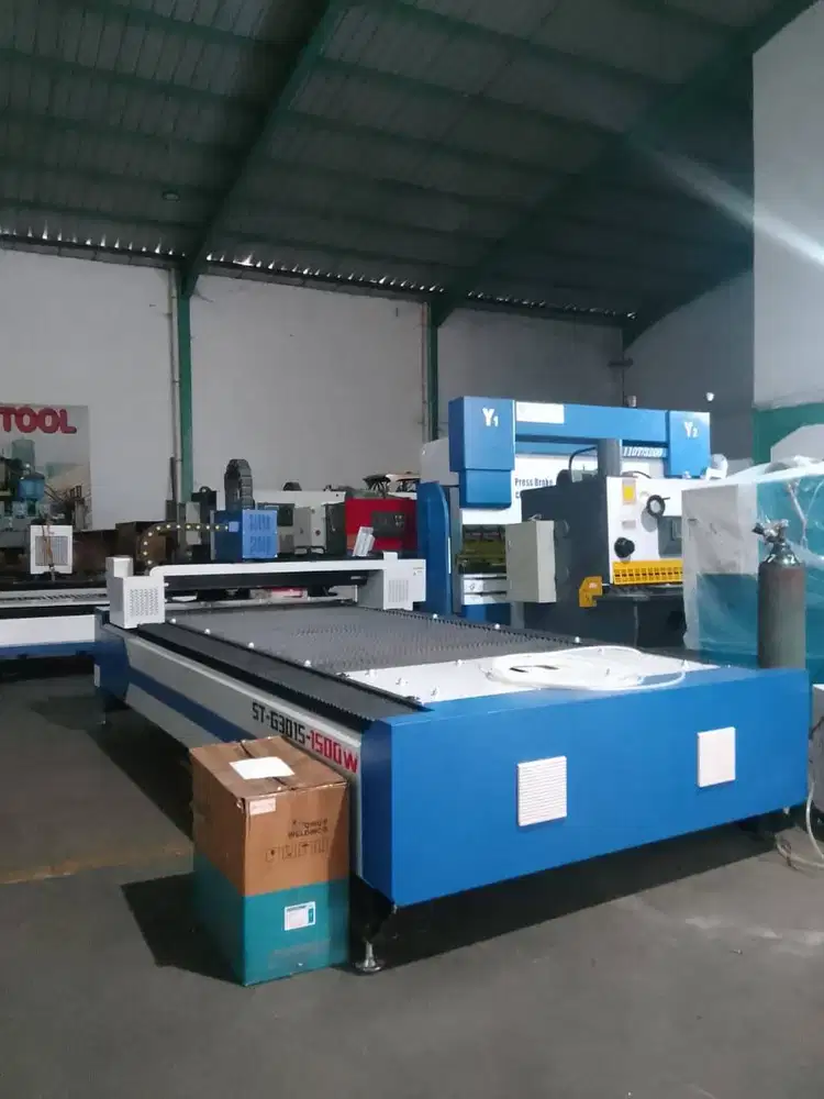 Mesin Laser Fiber Cutting Laser Potong Plat CNC 1500 W
