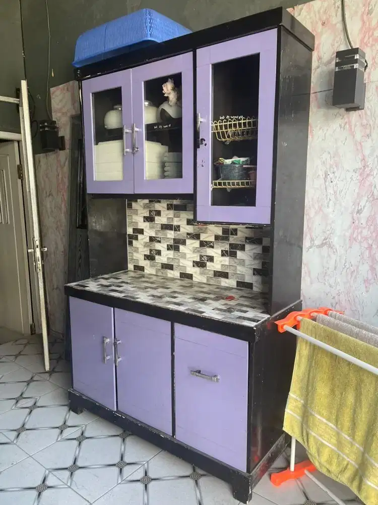 rak piring, lemari kitchen, meja makan