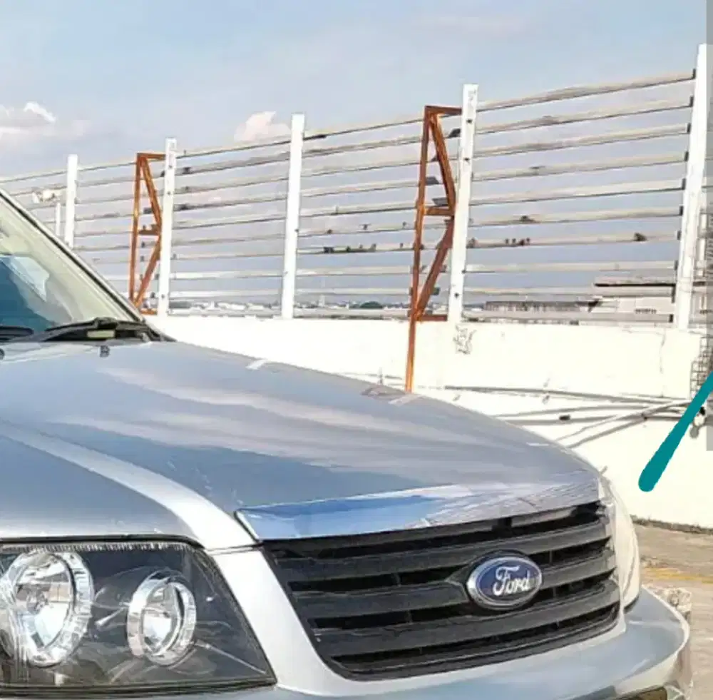 Gril stenlih Mobil Ford escape 2300cc