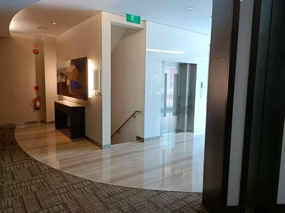 Dijual gedung 3lt. 800m2 Jl. Ir. H Juanda