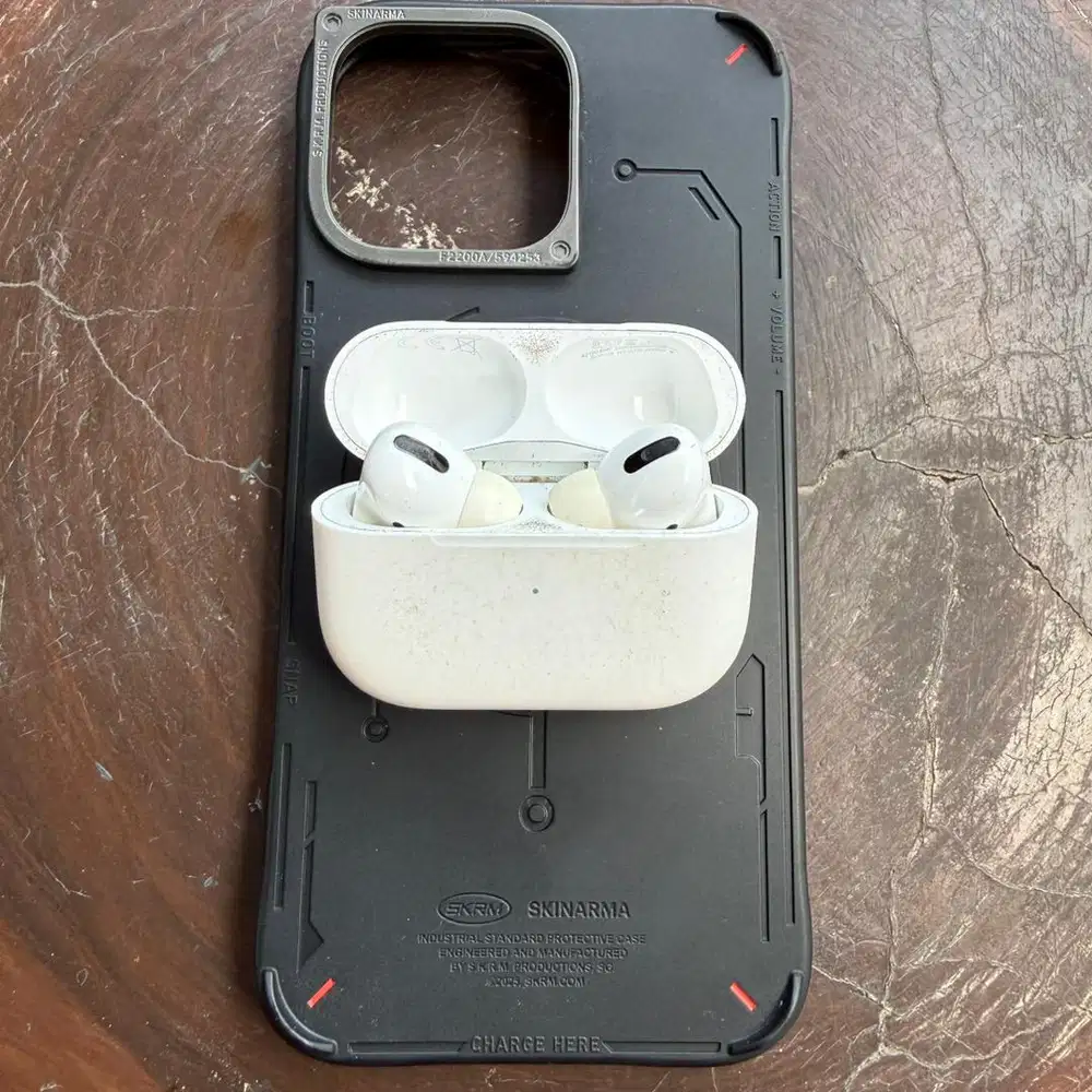 AirPods Pro Original Minus Charging Case Baret Parah dan Bagian Kanan
