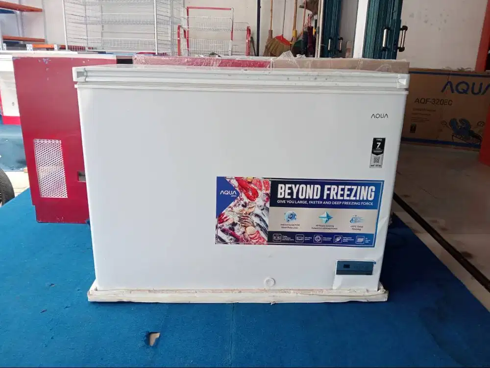freezer box bekas murah merk aqua kapasitas 300L normal mulus