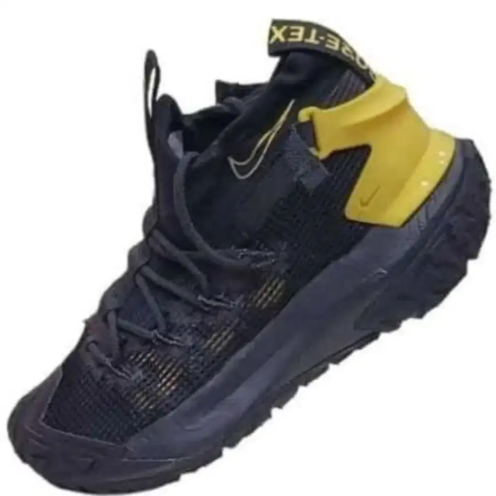 Nike ACG GORETEX Mountain Fly  no 44 like new