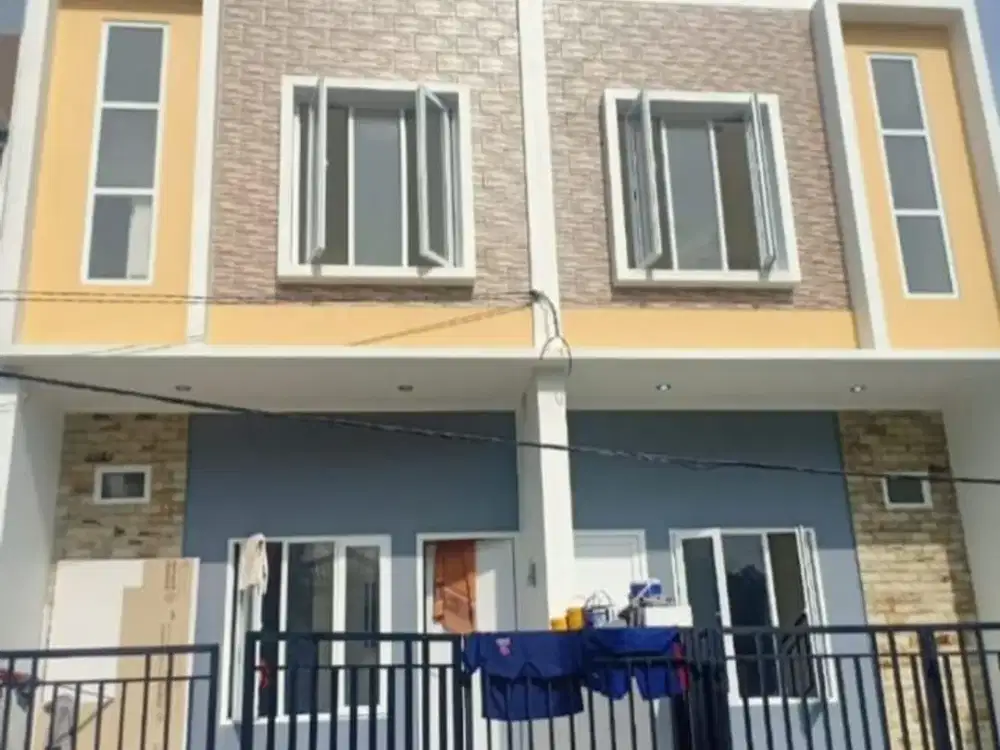 Jual rumah baru Gading Griya Lestari Kelapa Gading, tinggi dari jalan 1 meter, jalan depan rumah 2 mobil, persis depan taman, Murah