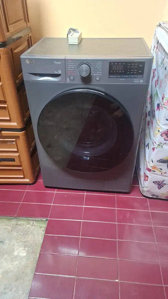 Meain cuci LG muatan 9kg smart tipe Think warna gray