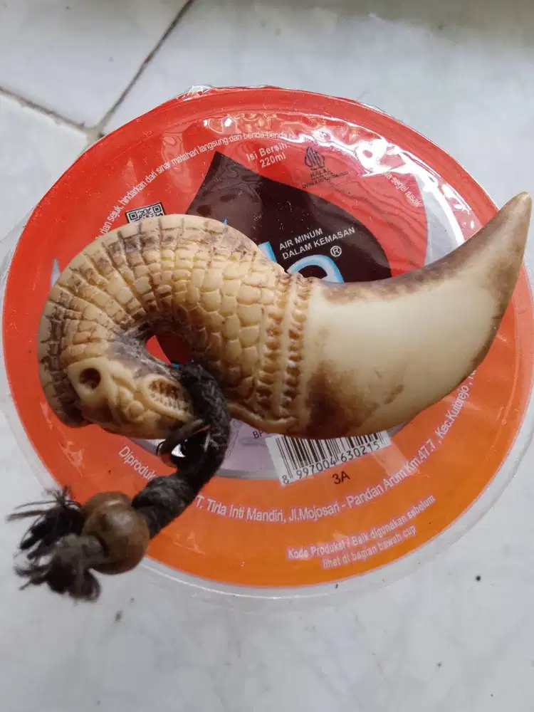 Koleksi Pajangan Antik Bekas