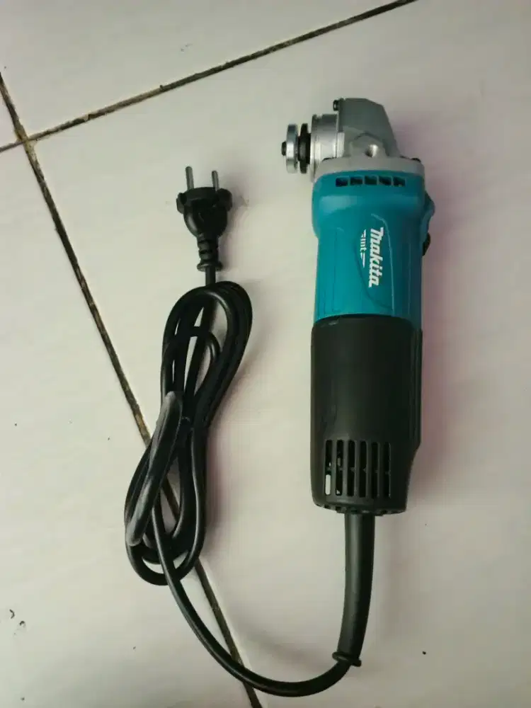 Gerinda tangan makita