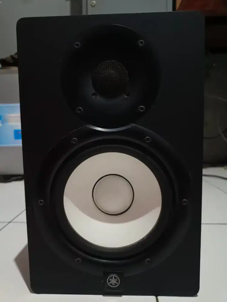 Dijual satu pasang speaker system YAMAHA model HS7 second.