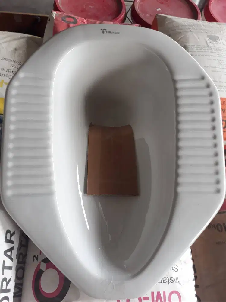 SEDIA KLOSET JONGKOK TRILLIUN