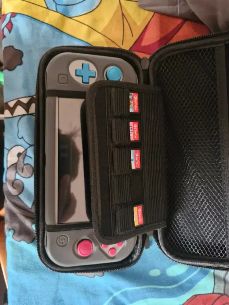 Nintendo switch lite  bundle sama 5 game