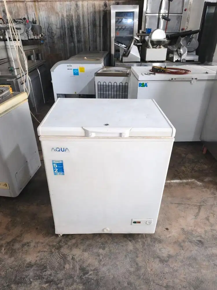 Freezer box 1 pintu  Merk aqua Kapasitas 146L