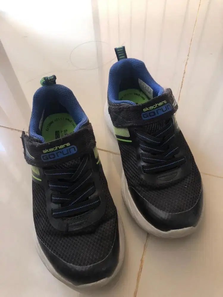 Dijual sepatu anak merk skechers