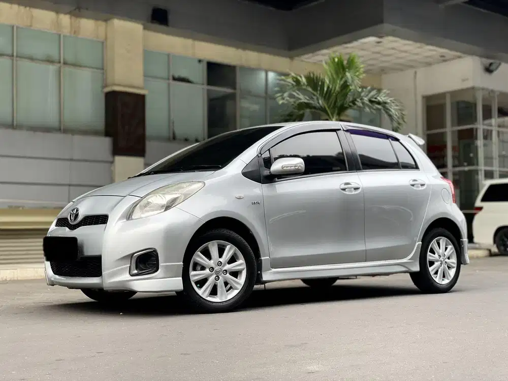 TOYOTA YARIS 1.5 E AT 2012 SILVER