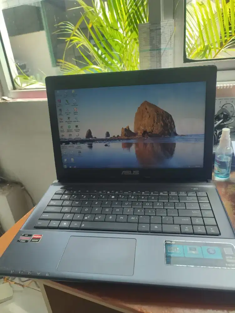 Laptop Asus X45U E2 AMD REDEON GRAFHICS HD 6320