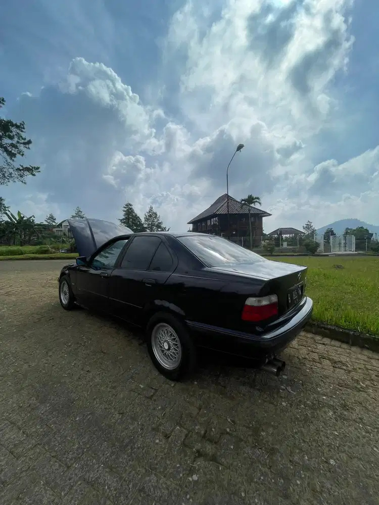 BMW 318i 1996 Bensin