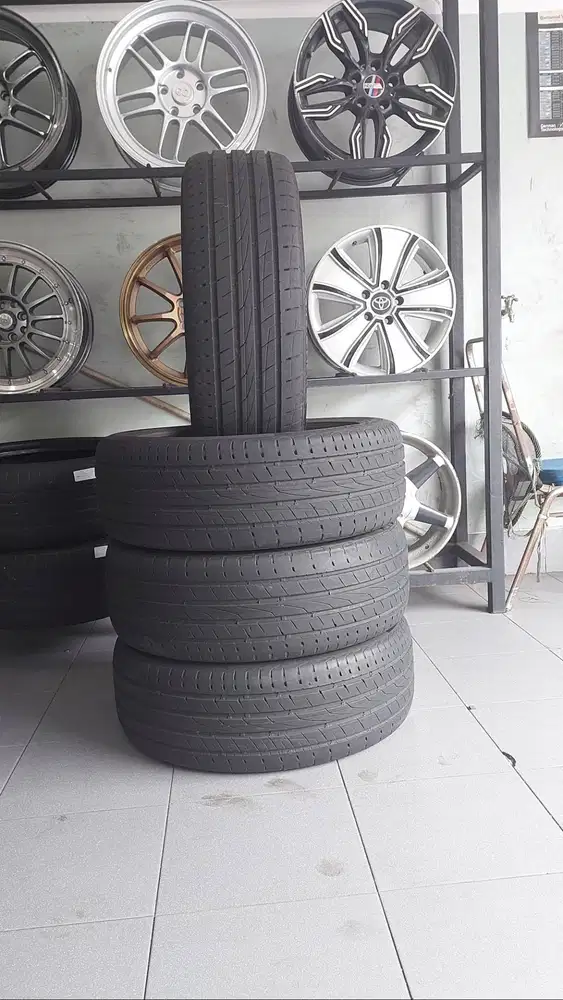 Ban Continental UC6, 225/55/18. Innova Reborn/Venturer, Zenix, Alphard