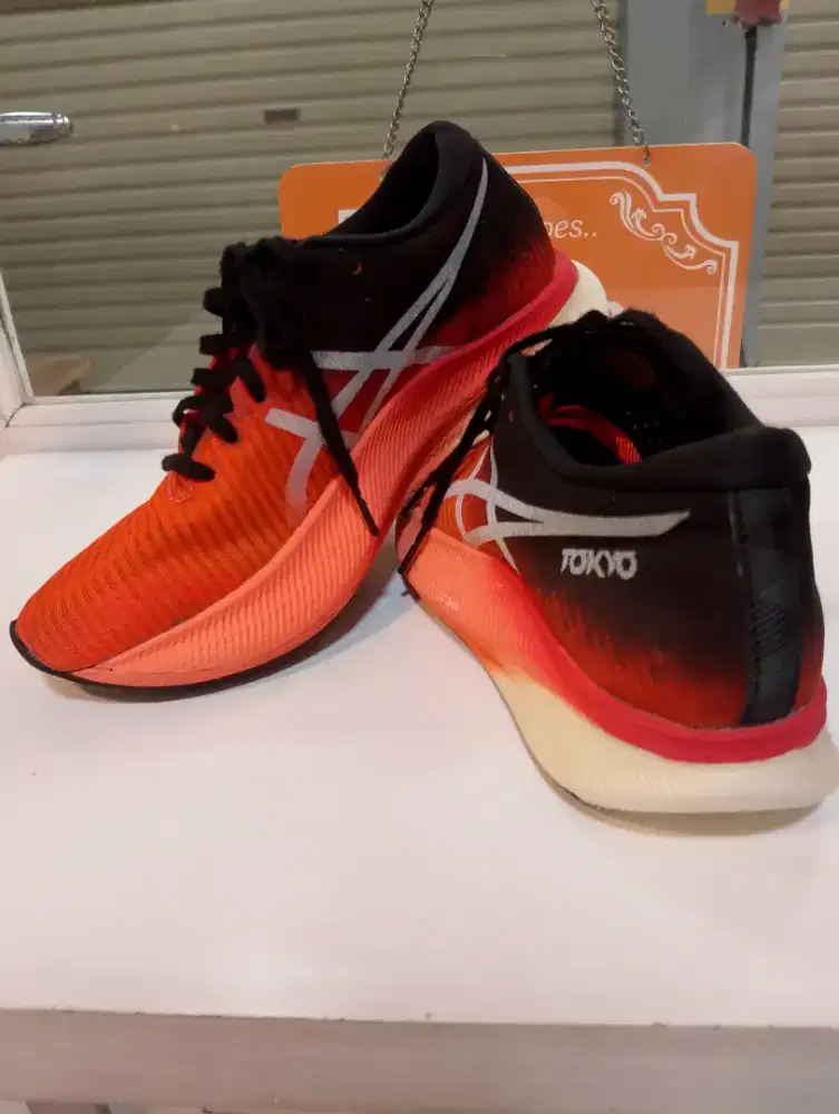 Karyawan/ti CUCI SEPATU Pondok Aren