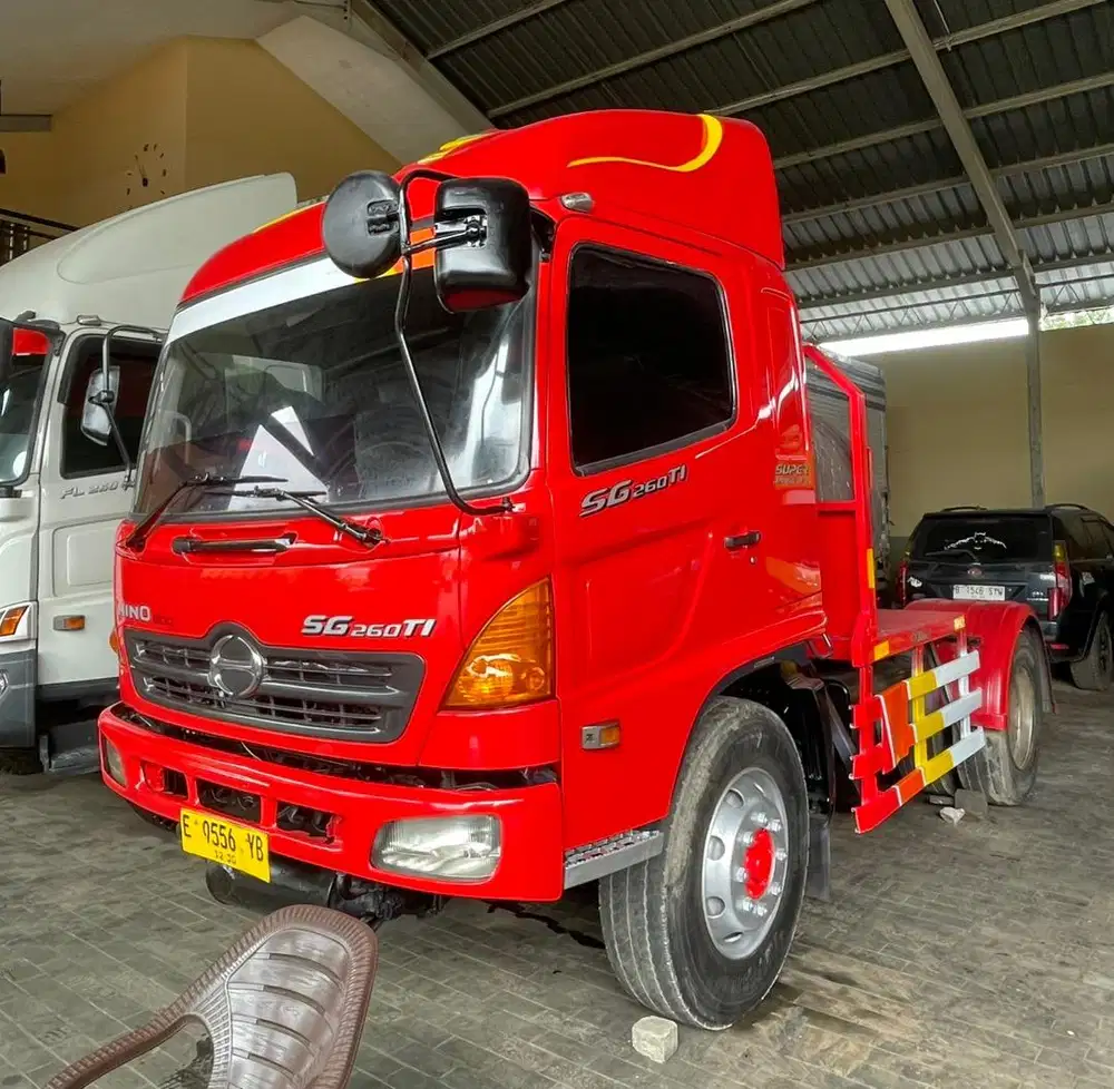 Head Trailer Hino Lohan SG 260 TI