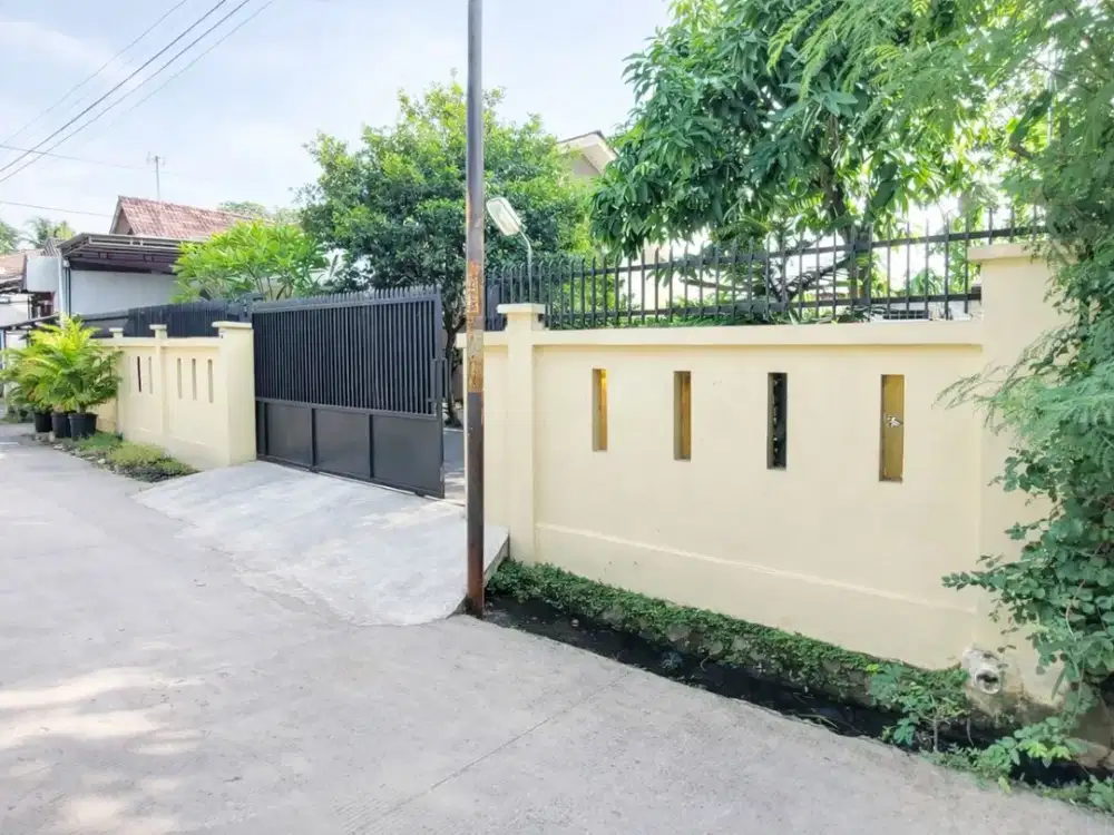 Dijual Rumah Luas Dalam Kavling Siap Huni Selangkah ke Stasiun Bekasi Timur di Margahayu Bekasi