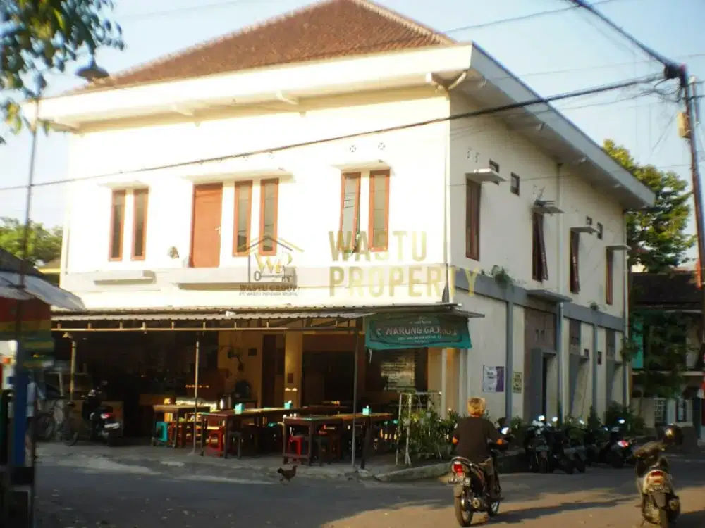 KOST 14 KAMAR & TEMPAT USAHA 10 METER DARI KAMPUS UII STRATEGIS