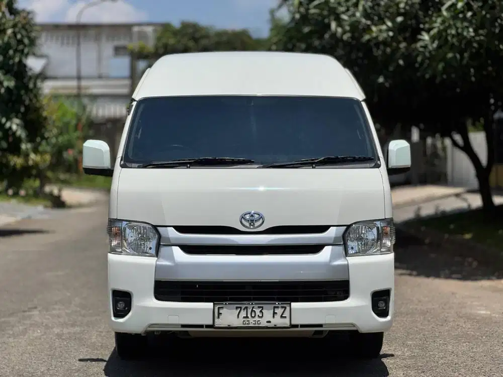 Hiace Commuter MT 2024