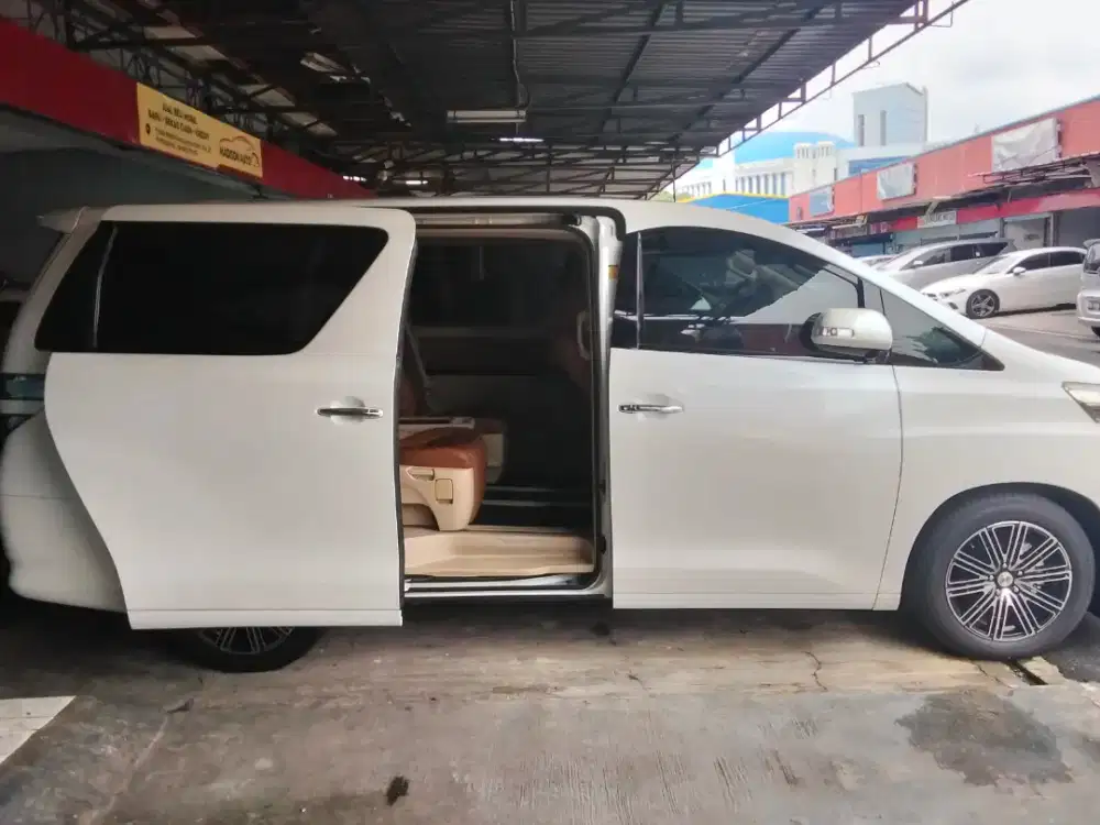 Dijual Vellfire V premium sound 2011