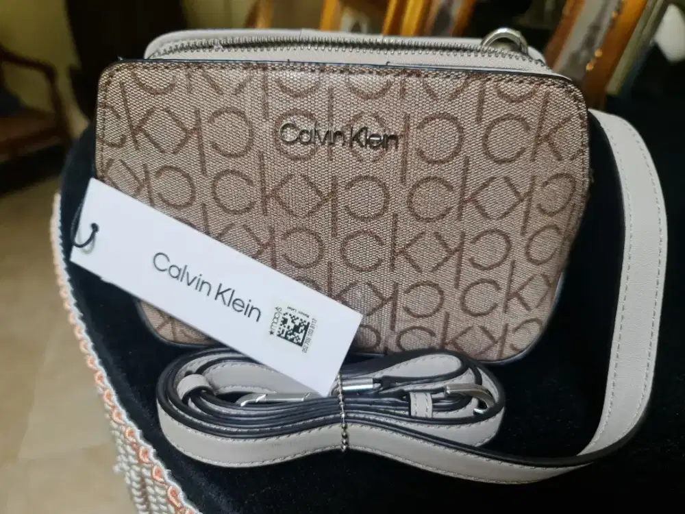 [WTS] Calvin Klein Mini Sling Bag