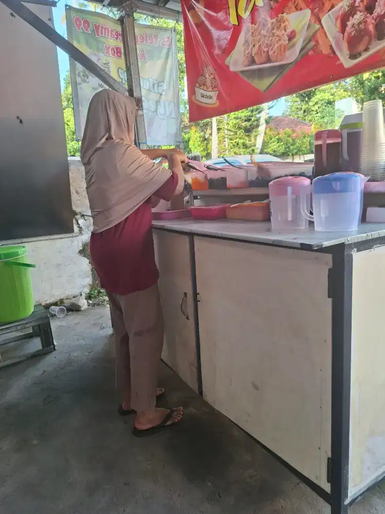 Lemari Jualan Dagang