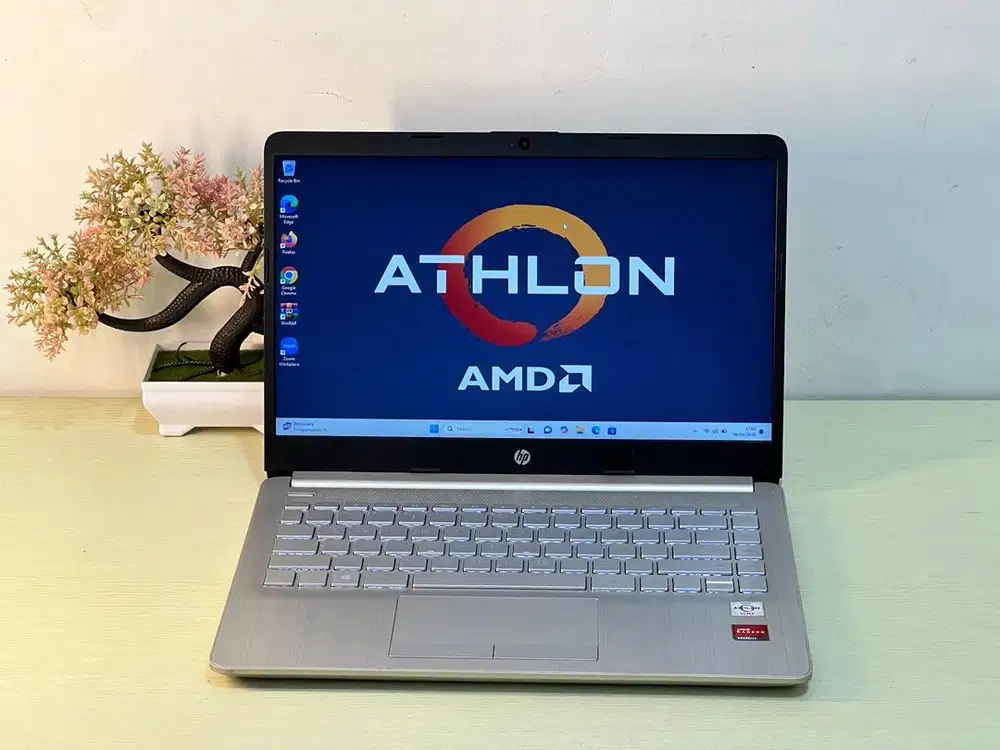 HP 14s AMD Athlon Silver 3050U RAM 8 SSD 256 GB 14 Inch Mulus Ringan