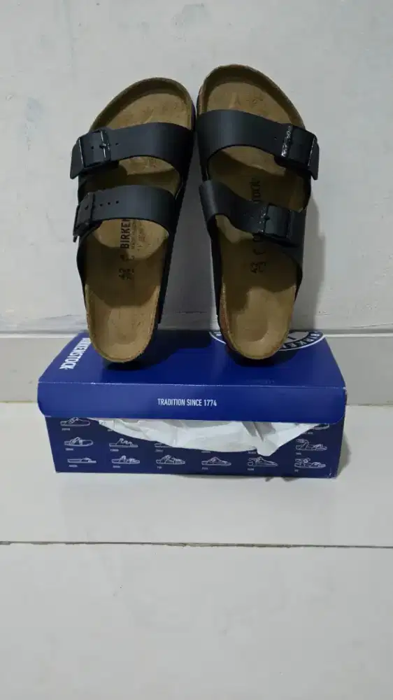 Sandal pria Birkenstock
