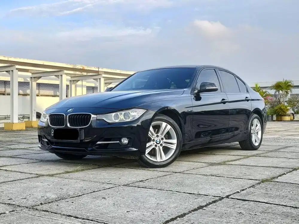 BMW F30 320i Sport 2.0 AT 2014