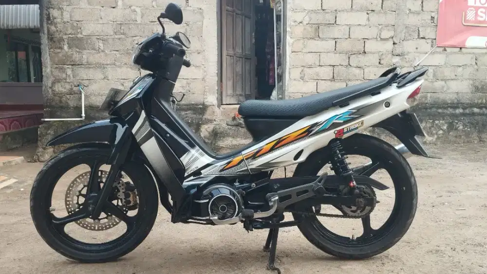 Di jual Santai F1ZR Sporty 2004 Akhir Pakaian Pribadi Atas Nama Ortu