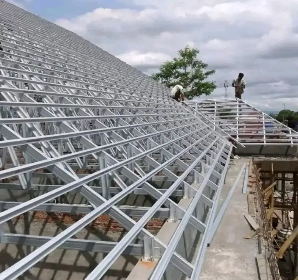 Pasang atap baja ringan dan bongkar atap lama ( renovasi)