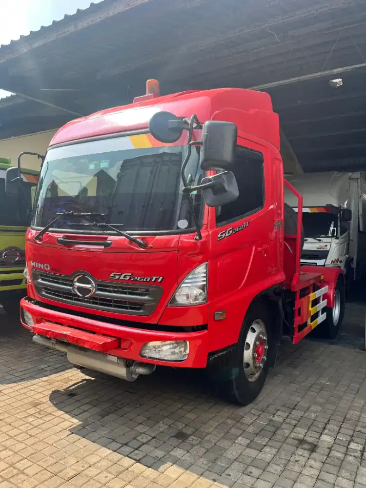 Head Trailer Hino 500 SG 260 TI 2015