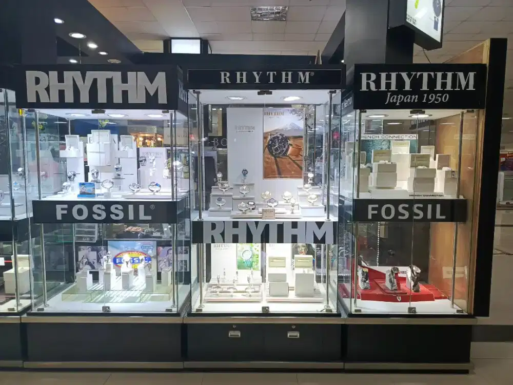 Dijual 4pcs Etalase Display Menara kondisi masih sangat mulus