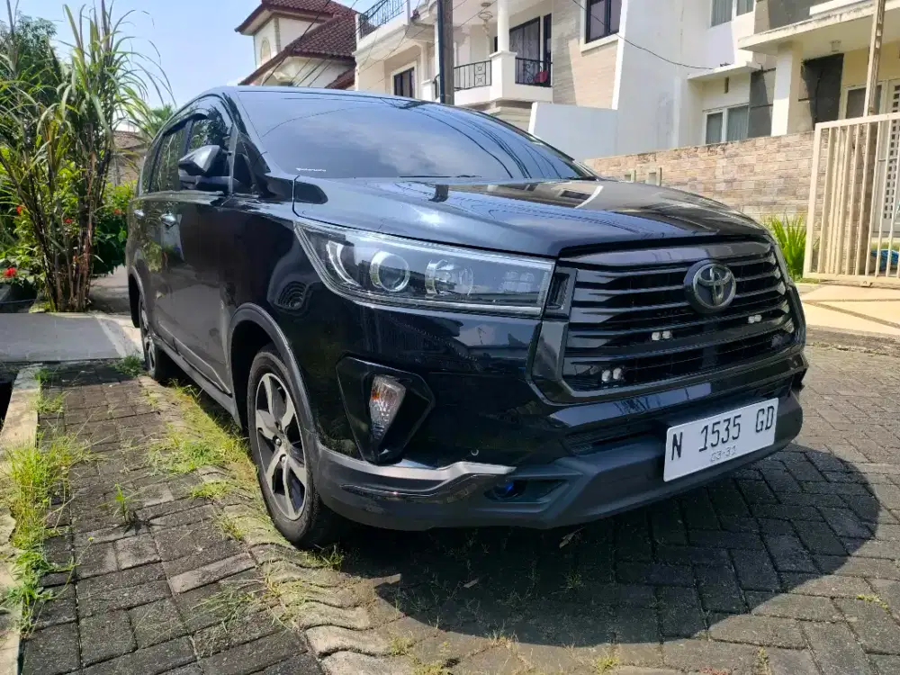 ANTIK km 32rb Innova Venturer 2021 diesel matic simpanan di malang