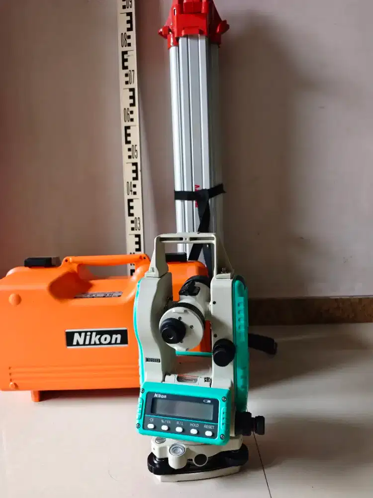 Theodolite Nikon NE102